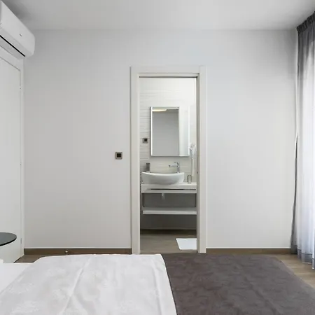 - Teranea Hvar 赫瓦尔