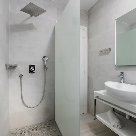 krevet i doručak - Teranea Hvar 4*