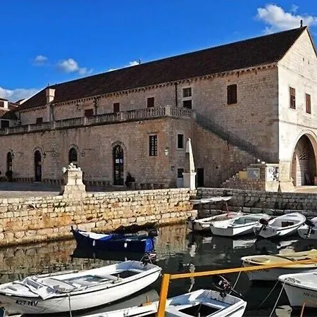 - Teranea Hvar Bed & Breakfast 4*
