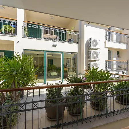 Bed and Breakfast - Teranea Hvar 4*